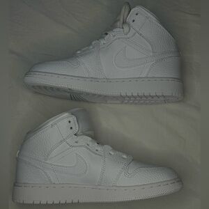 NWOT - AIR JORDAN 1 Mid Triple White Tumbled Leather Nike Size 4.5Y Sneaker Shoe